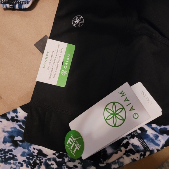NWT GAIAM sports bra and leggings - Picture 2 of 5